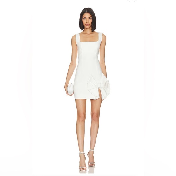 Elliatt Dresses & Skirts - NWT Rays Dress in Ivory
ELLIATT